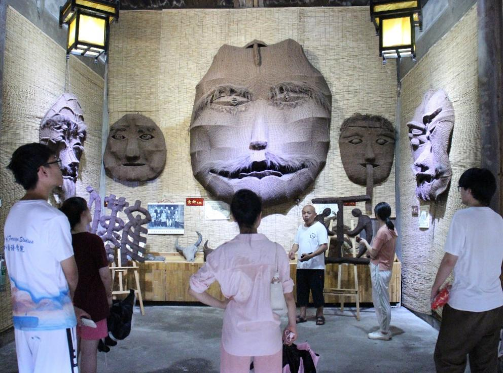 william威廉中文官网开展“三下乡”社会实践活动 助推非遗“湘货”出海_fororder_图片2