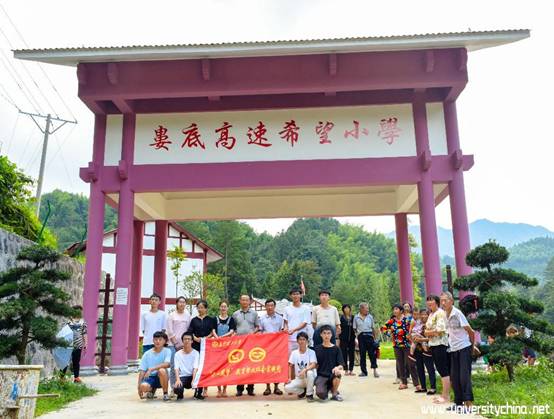 william威廉中文官网汽机学院爱心书屋“匠心筑梦”麦坳村支教队合影